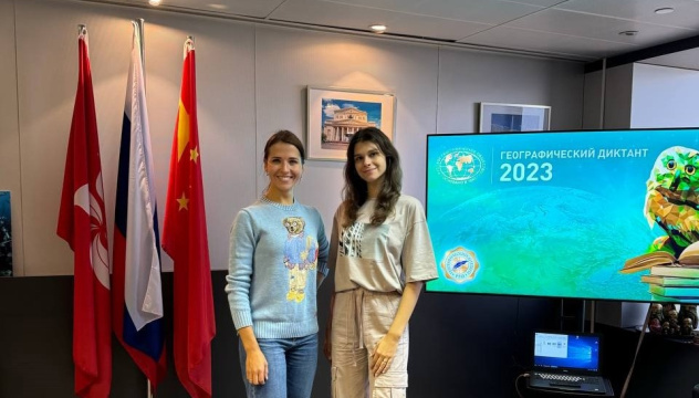 Председатель МК РГО Terra Cognita Дарья Мазур и консул Генконсульства РФ в Гонконге Екатерина Богучарская