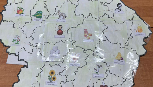 Команда вожатых подготовила для игр карту сбрендами Тамбовщины Команда вожатых подготовила для игр карту сбрендами Тамбовщины