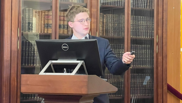 Никита Тихонов выступает с докладом Никита Тихонов выступает с докладом