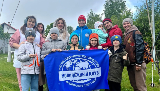 Участники экскурсии на метеостанцию Участники экскурсии на метеостанцию