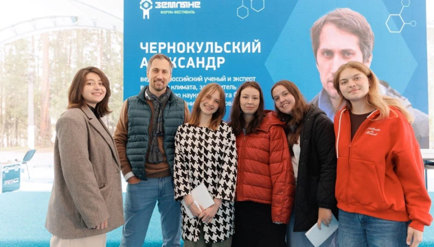 С одним из спикеров