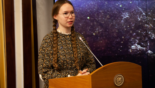 Ольга Курбатова в момент выступления Ольга Курбатова в момент выступления