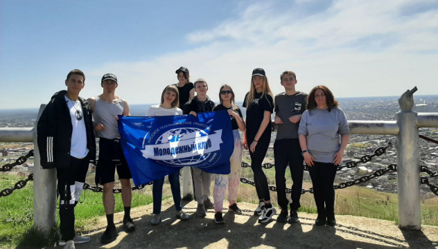 Со смотровой площадки, оборудованной на вершине горы Форштадт, открывается потрясающий вид на город и его живописные окрестности.