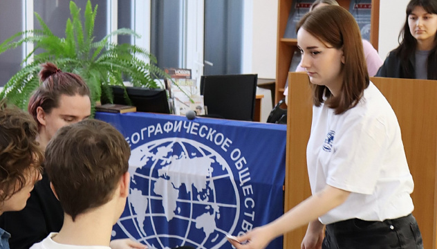 Ведущая квиза - Майя