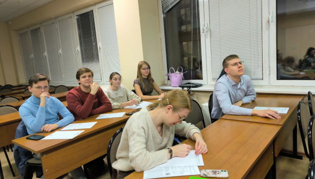 Во время написания диктанта Во время написания диктанта