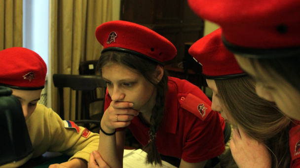 Юнармейцы на станции "Северный порт" в Читальном зале Научной библиотеки РГО.