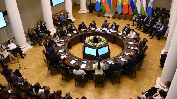 Основная площадка дискуссионного клуба в Таврическом дворце