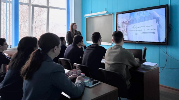 Кинолектории для активной молодежи: студенты АЮТ открывают Россию вместе с РГО