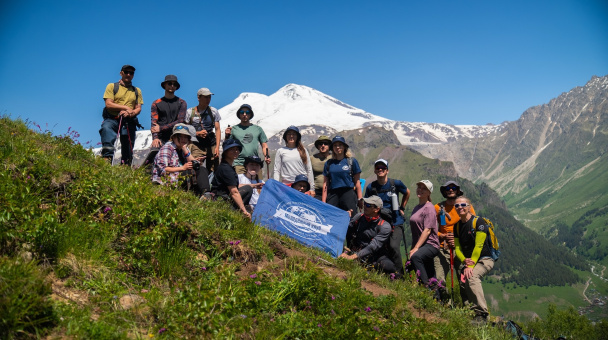 Поход к леднику горного массива Шхельда