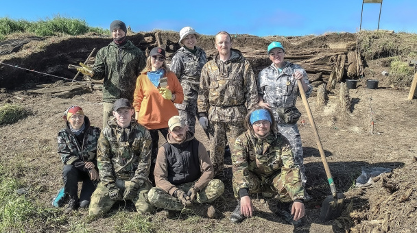  Волонтерская команда на раскопе 