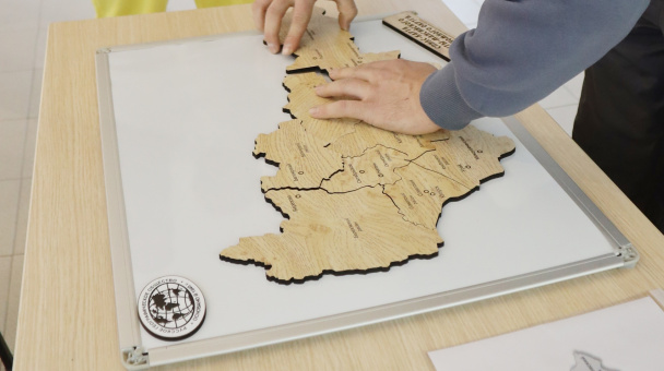 Молодежный клуб “Нёр” провел соревнования по скоростной сборке спилс-карты Югры.