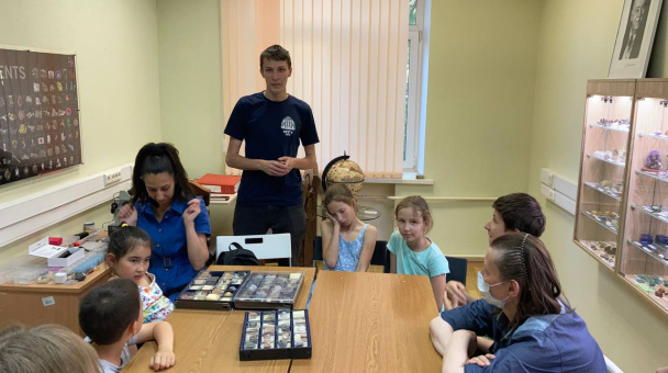 Занимательные каникулы, Мир минералов, Полезные каникулы