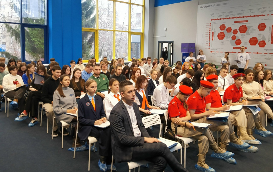 Николай Карев приветствовал участников диктанта 