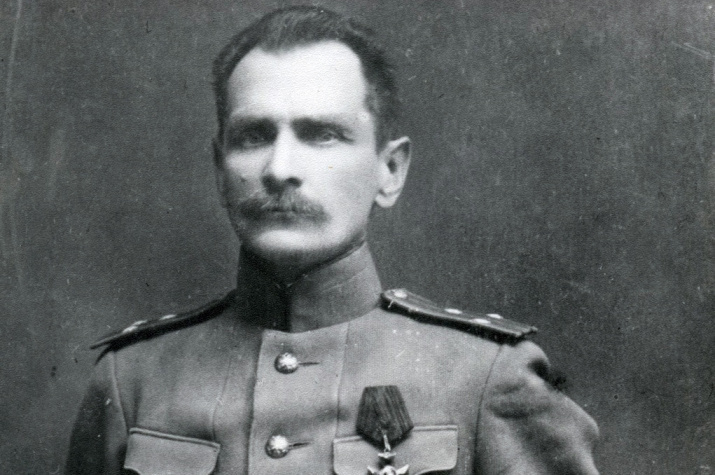 Подполковник Арсеньев со знаком ордена Святого Владимира IV степени, 1917 год. 