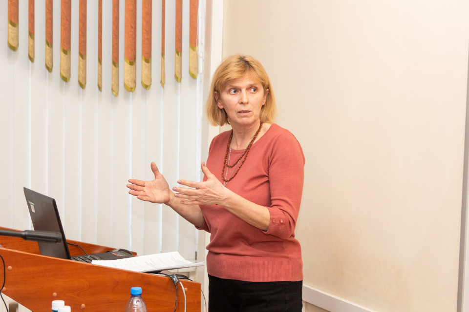 Круглый стол