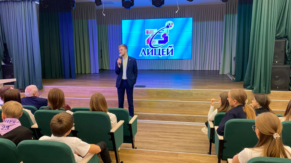 Кирилл Макаров отвечает на вопросы школьников