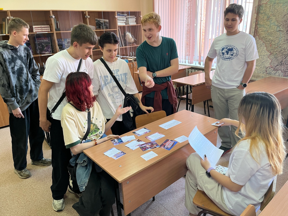 Участники квеста изучают достопримечательности Мариинска