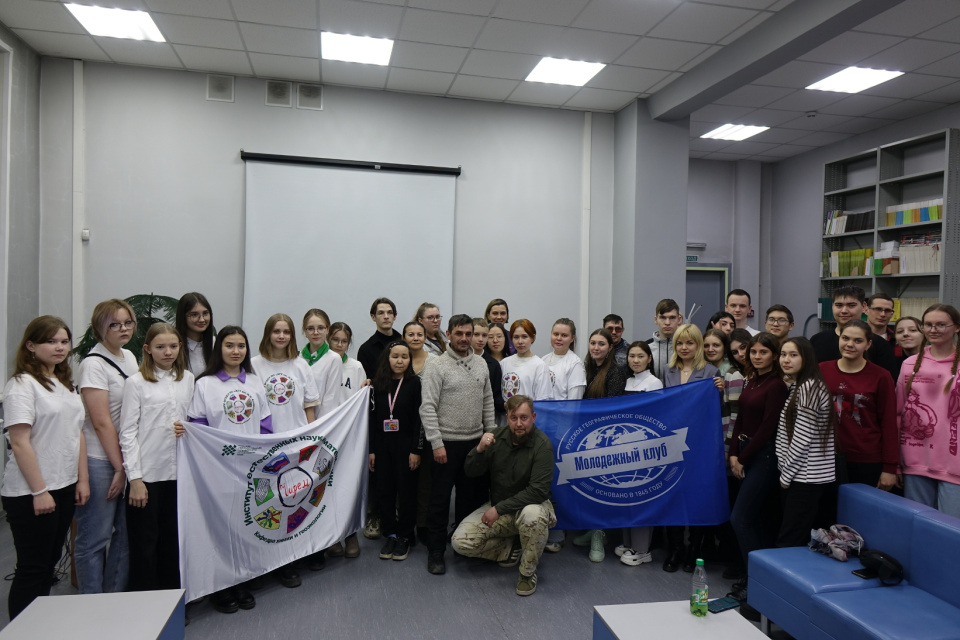 Общее фото участников кинолектория 