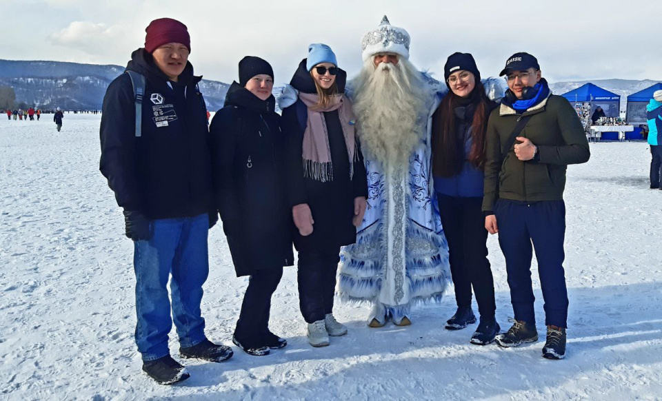 С Байкальским дедом Морозом на Фестивале "Ледяная сказка Байкала"