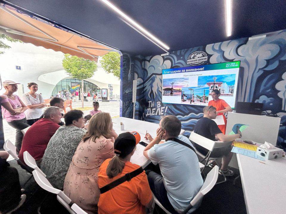 Участники фестиваля в парке Зарядье Участники фестиваля в парке Зарядье