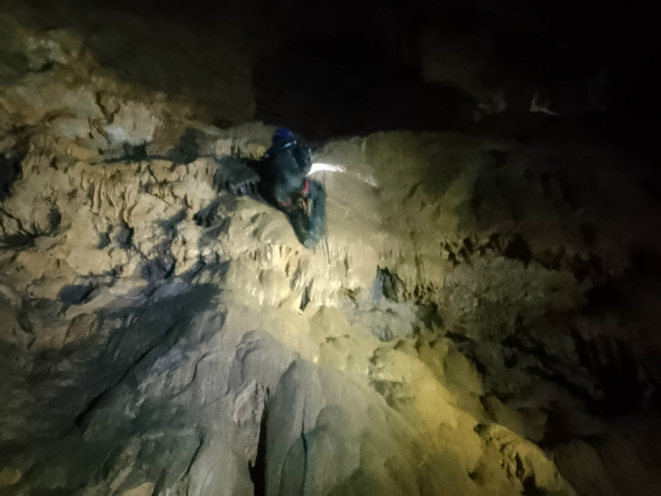 Спуск в пещеру